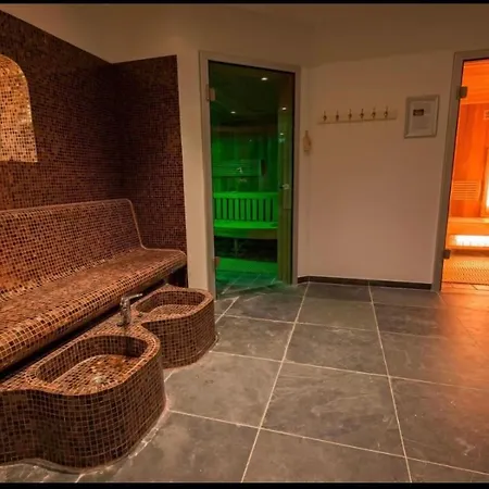 Chalet Ibiza Style Susteren